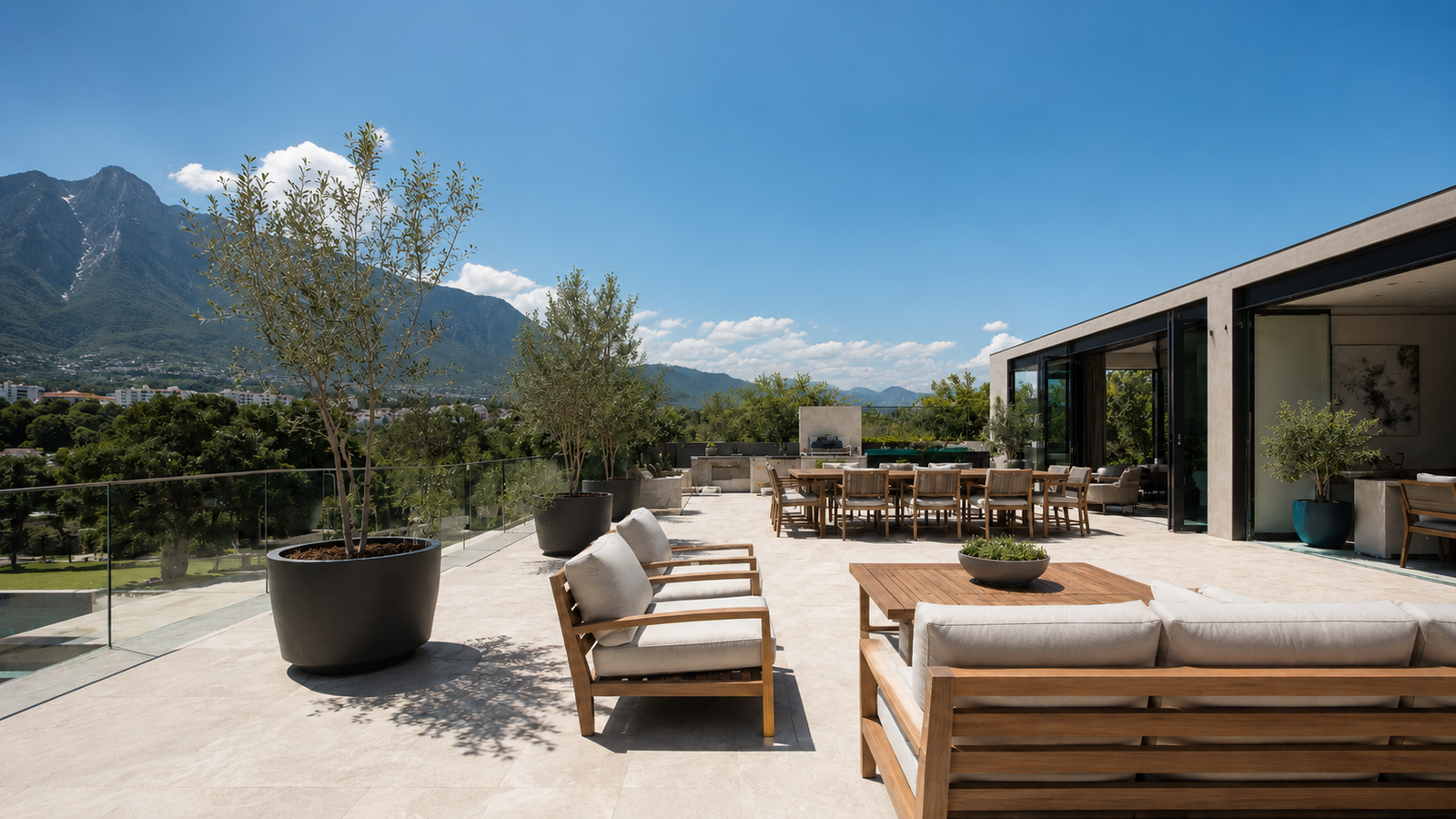 Terraza con pérgola bioclimática y lamas abiertas de día